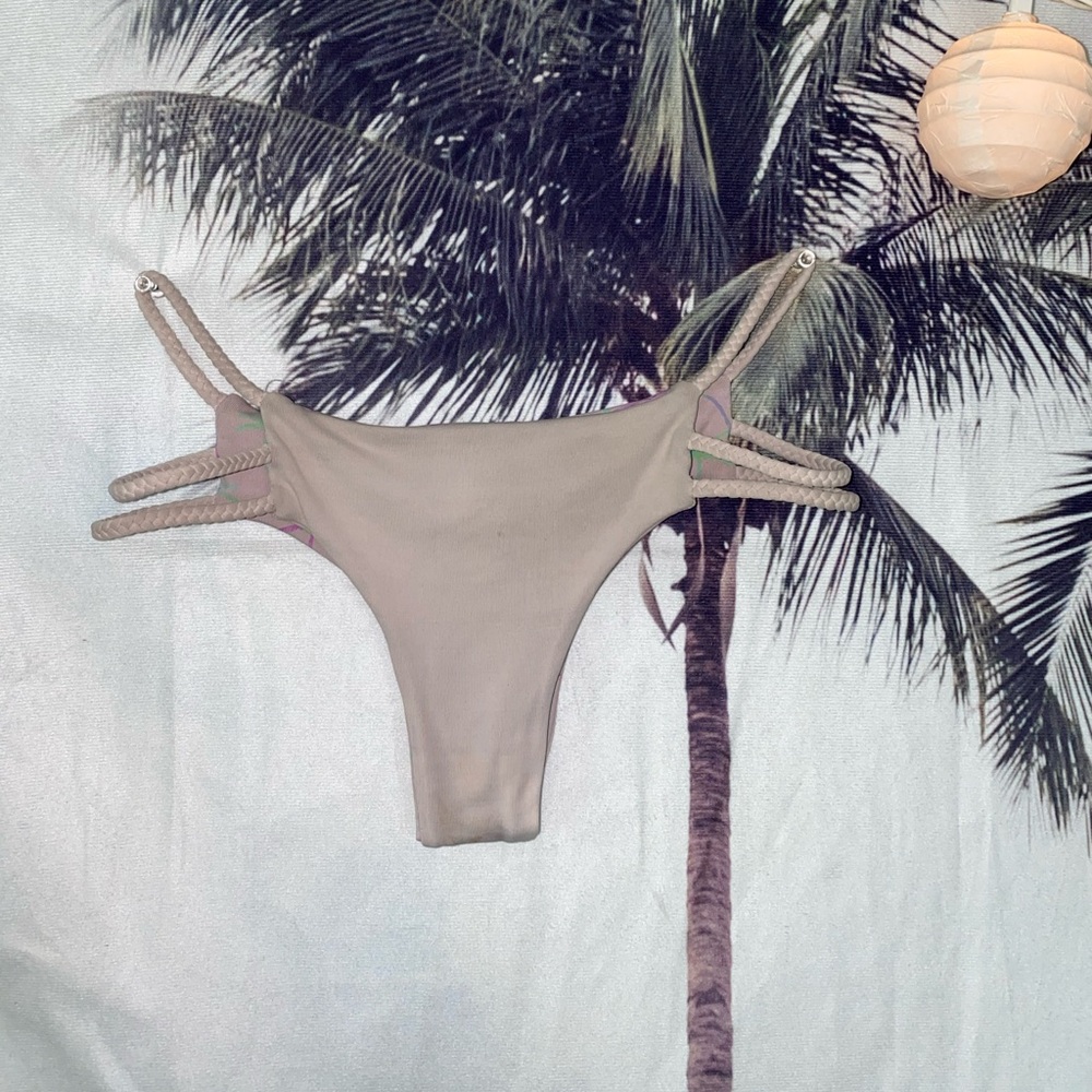 Cheeky bikini bottoms